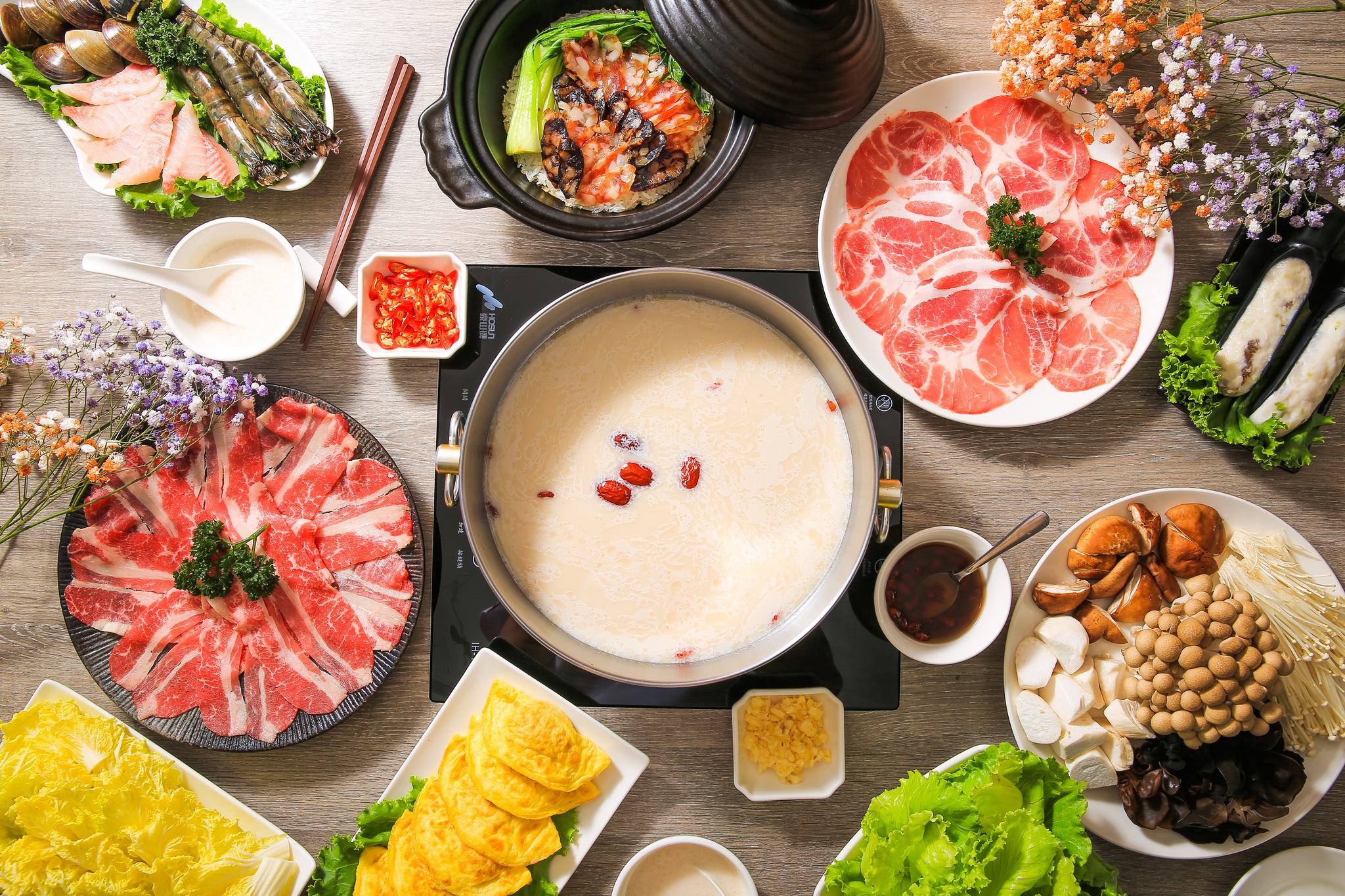 冬天就是要吃火鍋！五間特殊湯底火鍋盤點，季節限定「白酒胭脂蝦」、「胡椒豬肚雞」湯底、「神戶黑毛和牛」瞬移日本