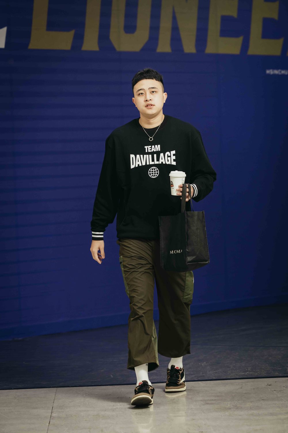 場上比球技，場下比穿搭！新竹攻城獅球員詮釋 DV 藍標系列，你覺得誰最會穿搭？