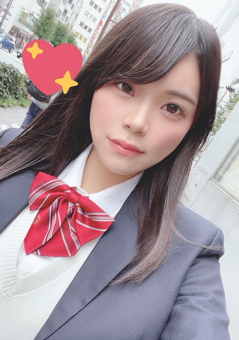 網友激讚「這個眨眼有夠電！」2021 年舊作掀熱議，火燙打進一週暢銷排行