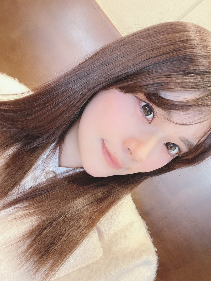 網友激讚「這個眨眼有夠電！」2021 年舊作掀熱議，火燙打進一週暢銷排行