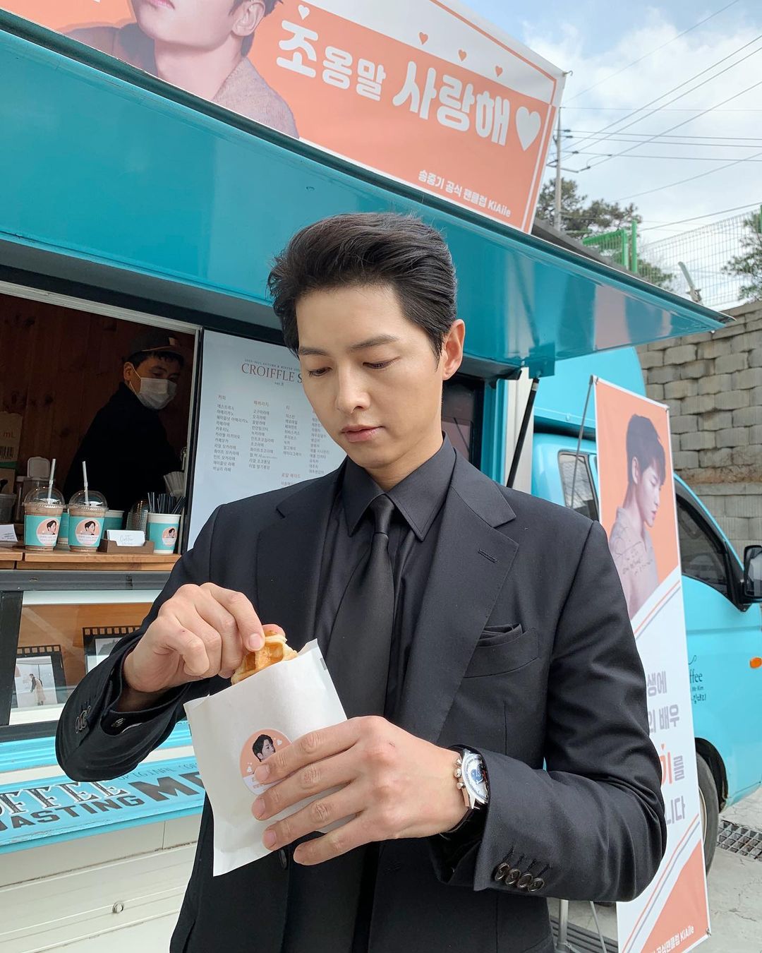 宋仲基愛情事業兩得意！《財閥家的小兒子》完美收官　高調認愛「英國女友也是演員」