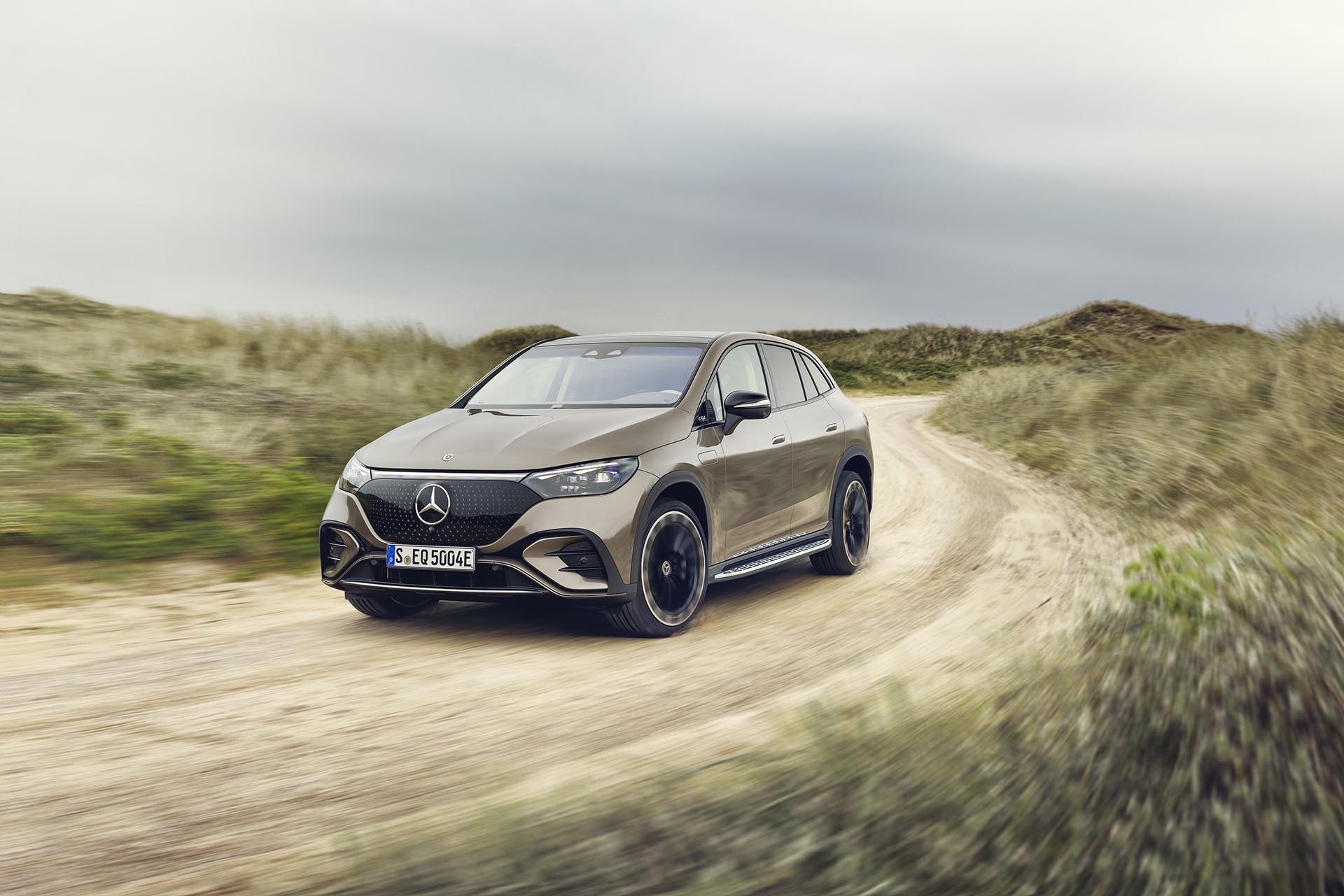 續航力逼近 600 公里！Mercedes-EQ 發布 EQE SUV 休旅車款