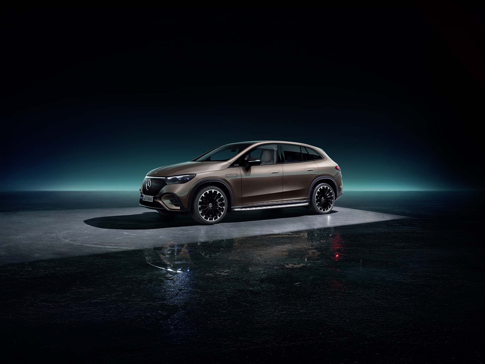 續航力逼近 600 公里！Mercedes-EQ 發布 EQE SUV 休旅車款