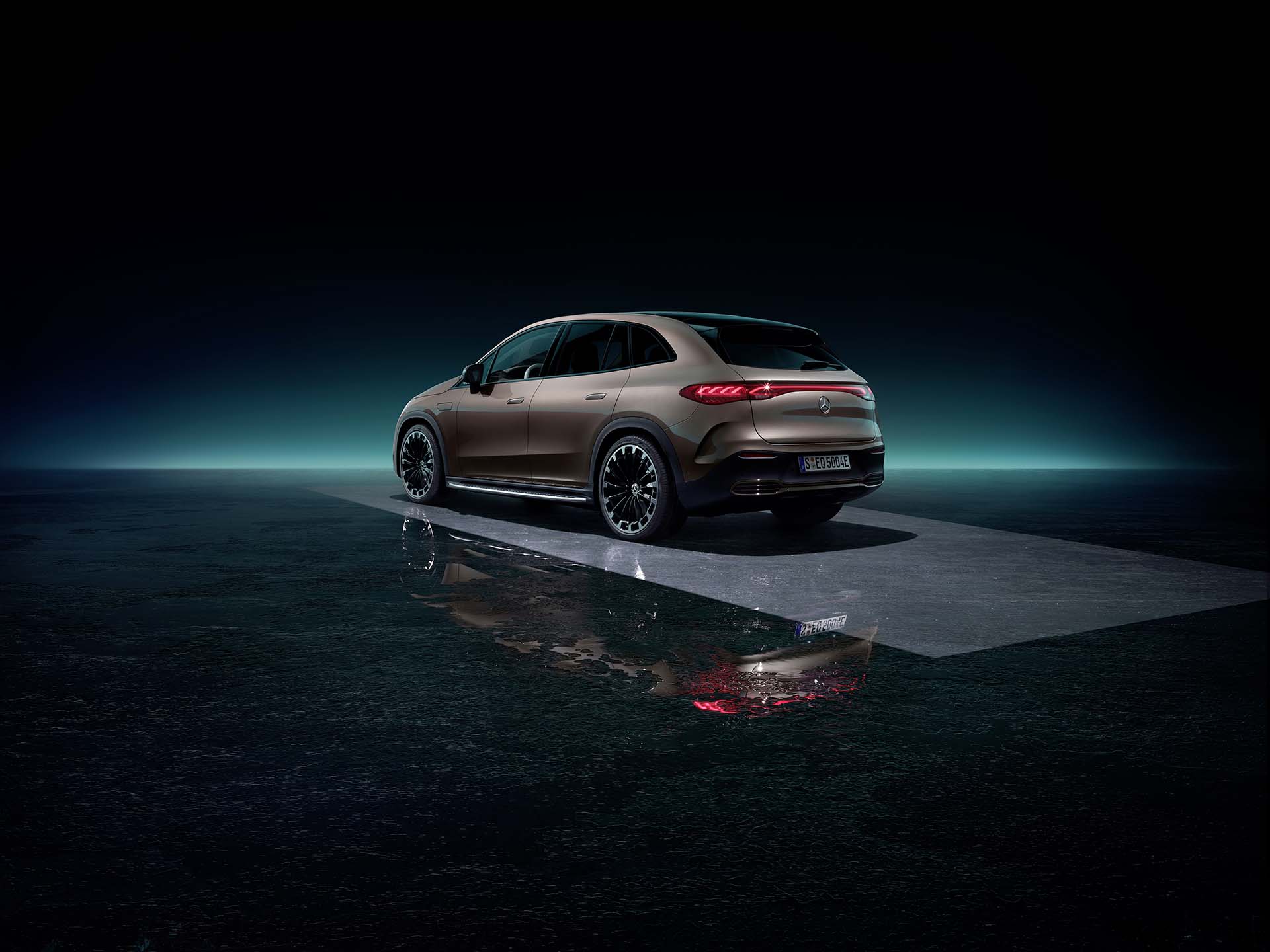 續航力逼近 600 公里！Mercedes-EQ 發布 EQE SUV 休旅車款