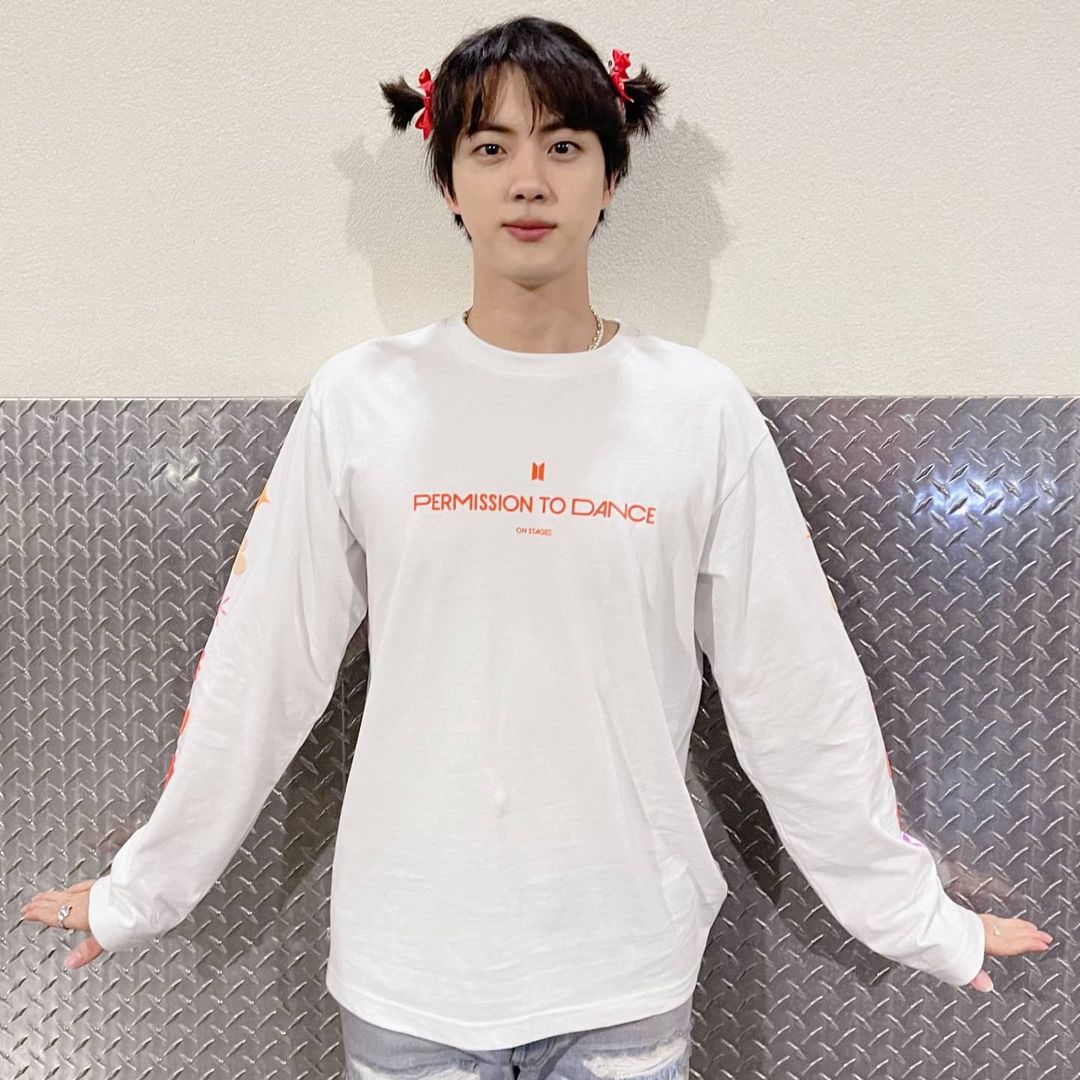 明天就要入伍！BTS 大哥 Jin 公開「當兵平頭照」自誇可愛，經紀公司再呼籲：不要來送行