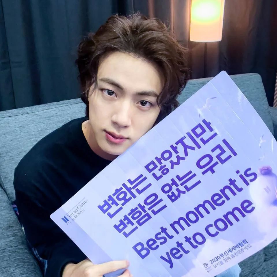 明天就要入伍！BTS 大哥 Jin 公開「當兵平頭照」自誇可愛，經紀公司再呼籲：不要來送行