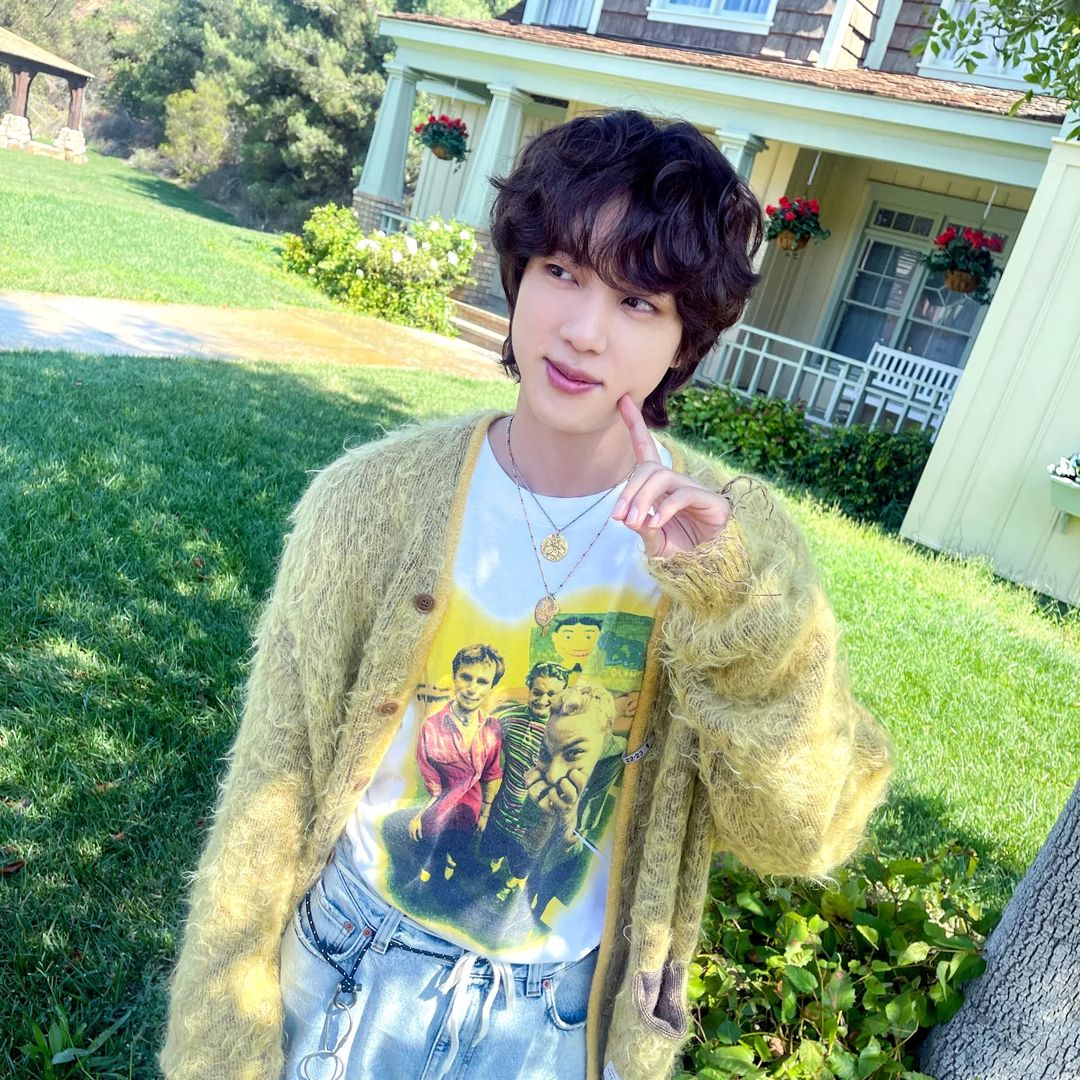 明天就要入伍！BTS 大哥 Jin 公開「當兵平頭照」自誇可愛，經紀公司再呼籲：不要來送行