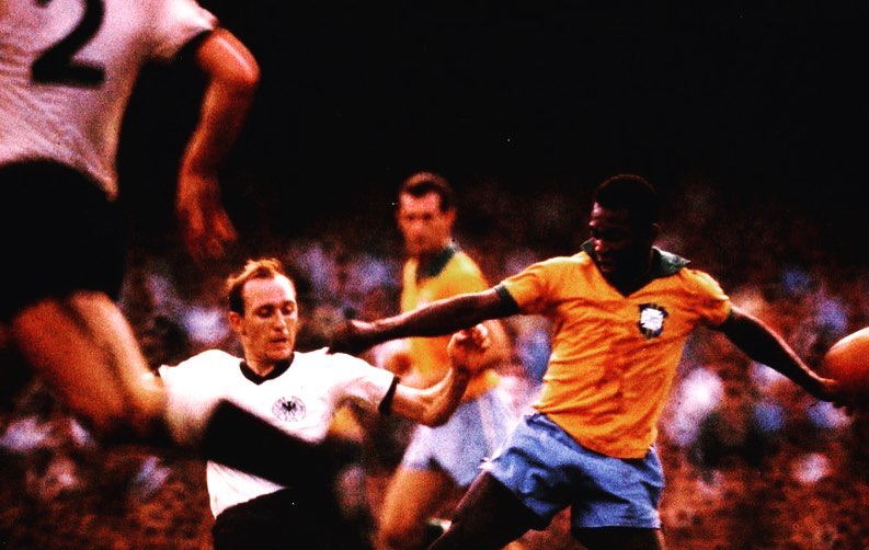 唯一三度奪下世界盃冠軍球員！梅西、C 羅、姆巴佩、內馬爾等球星發文哀悼球王比利逝世