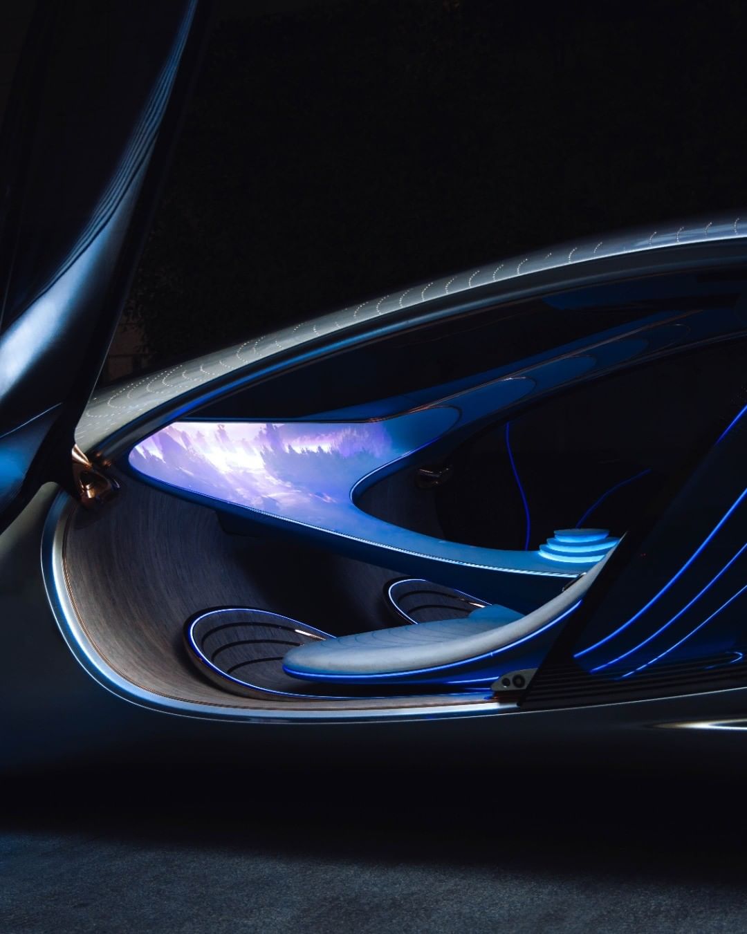 為《阿凡達：水之道》造勢！生命體座駕 M-Benz VISION AVTR 磅礴行駛好萊塢大道