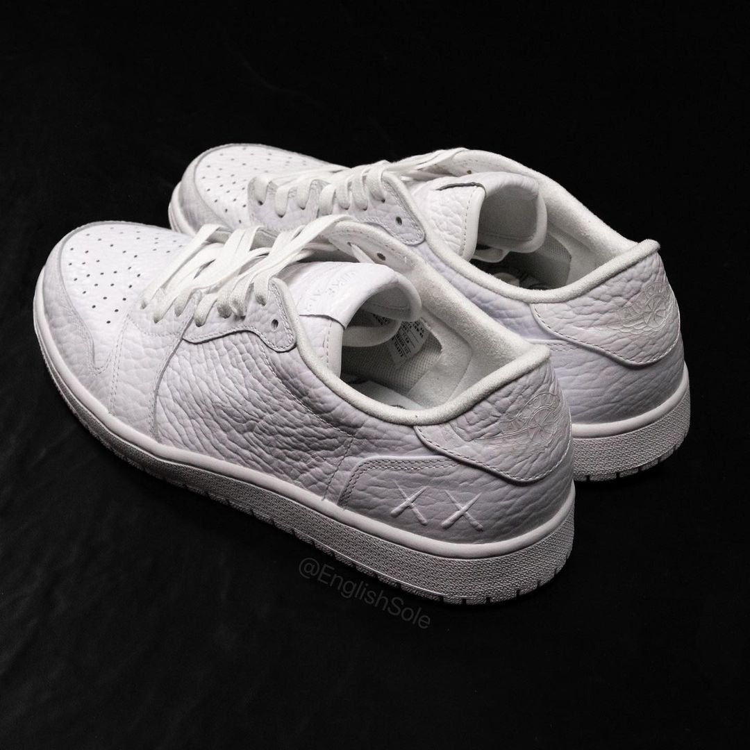 KAWS x air Jordan 1 low
