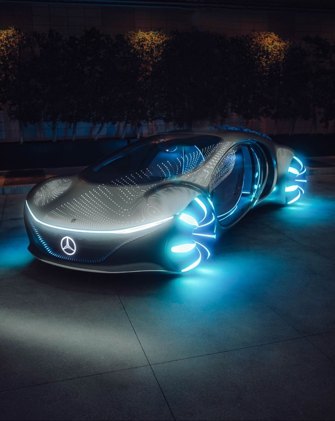 為《阿凡達：水之道》造勢！生命體座駕 M-Benz VISION AVTR 磅礴行駛好萊塢大道