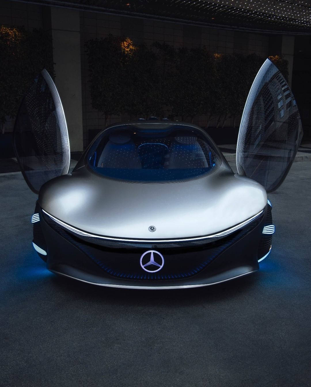 為《阿凡達：水之道》造勢！生命體座駕 M-Benz VISION AVTR 磅礴行駛好萊塢大道