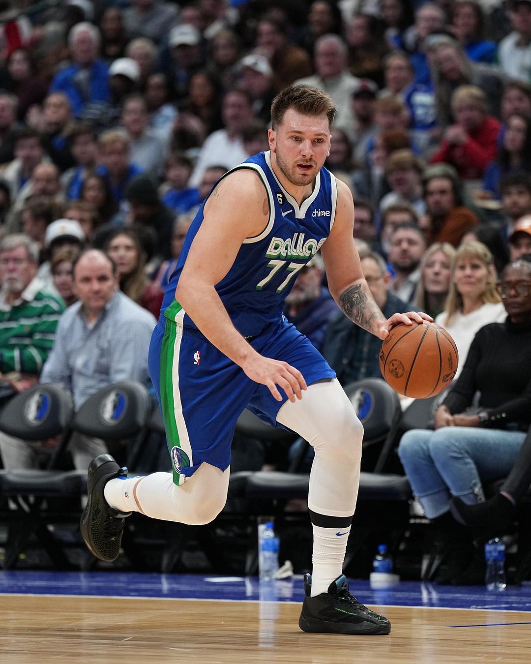 史上第一人創造歷史！Luka Doncic 狂轟 60+21+10 無敵大三元，關鍵追平球帶領獨行俠延長逆轉！