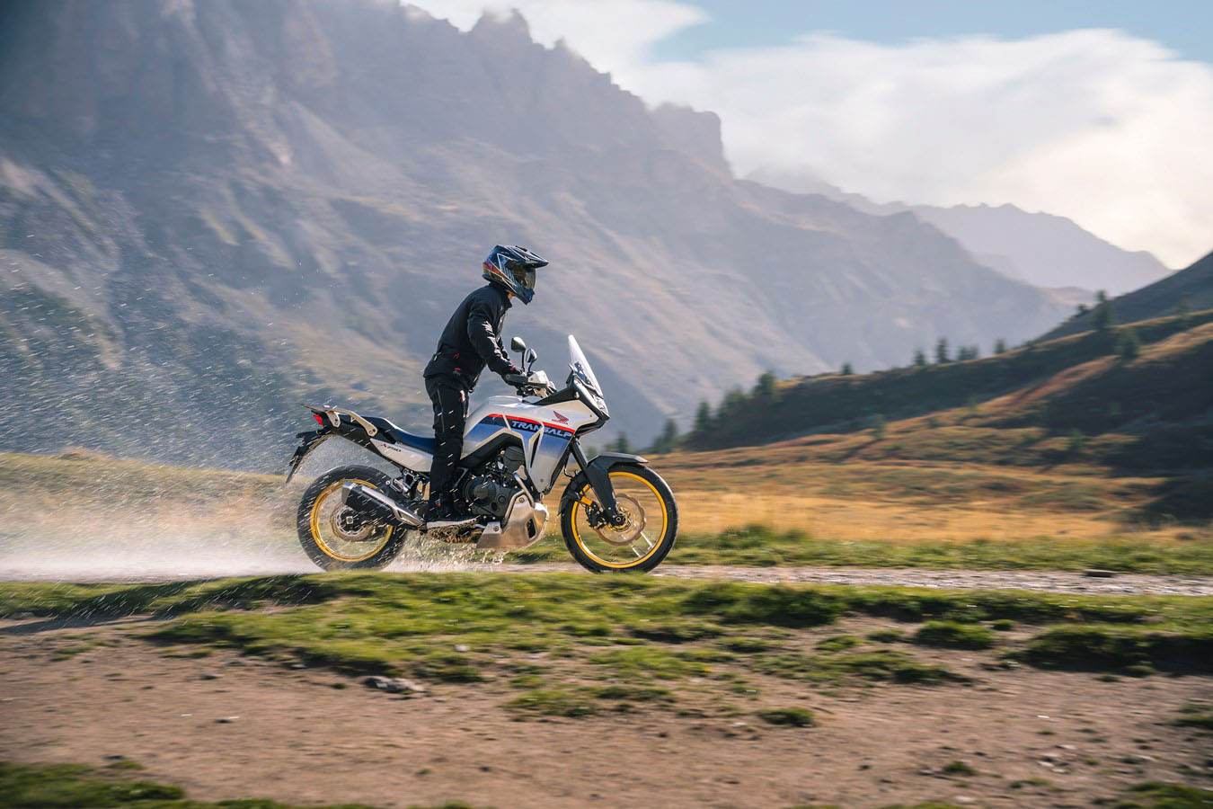 變種黃蜂？！Honda 中量級冒險車款、XL750 Transalp 問世