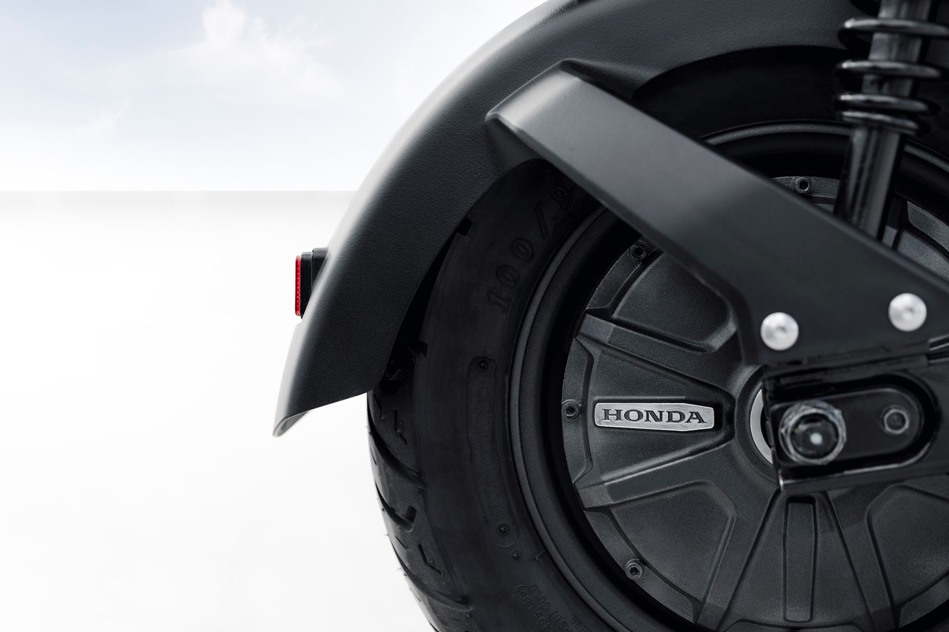 2023 夏季開賣！Honda 推出 EM1 e: 輕型電動機車