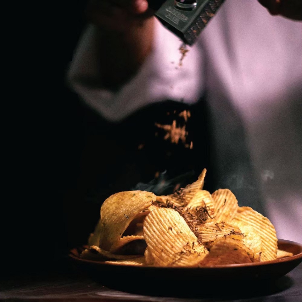 宋仲基《財閥家的小兒子》的勝利零食！Aroma Truffle 黑松露洋芋片全新煙燻口味必吃