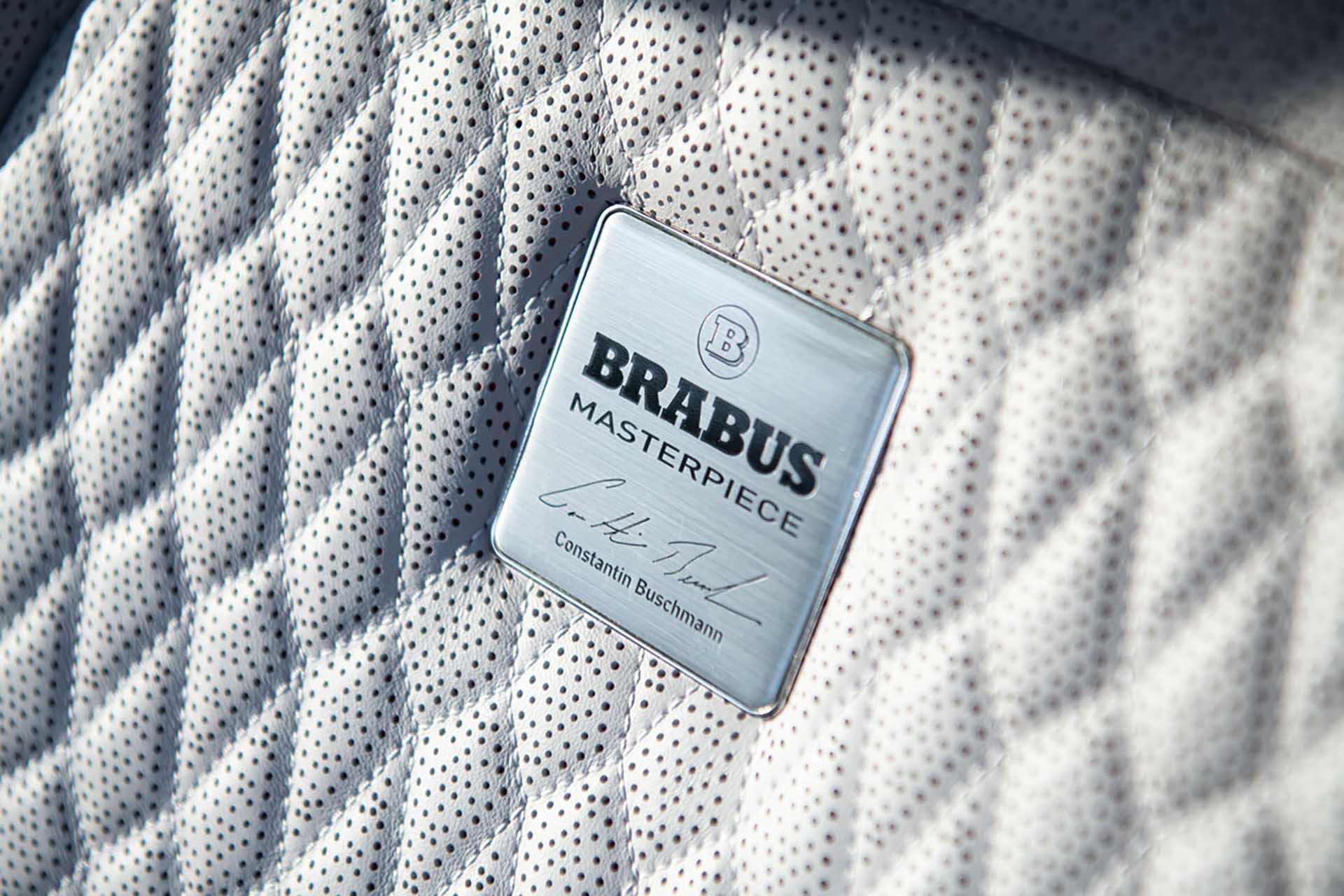 這才是你最想要的機場穿搭，是吧？Brabus 推出 V-Class 區域限定套件！
