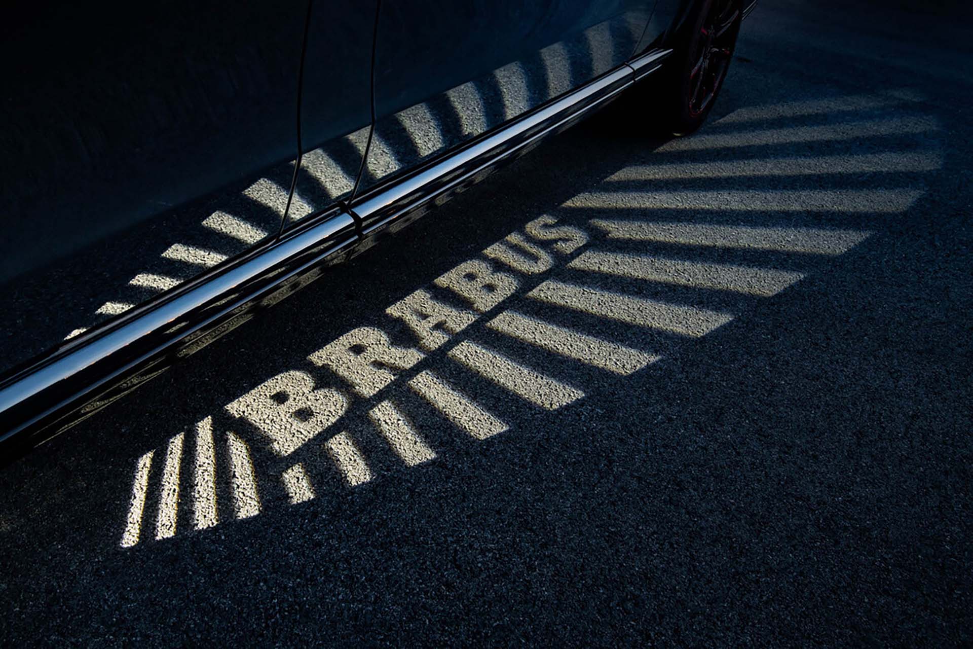 這才是你最想要的機場穿搭，是吧？Brabus 推出 V-Class 區域限定套件！