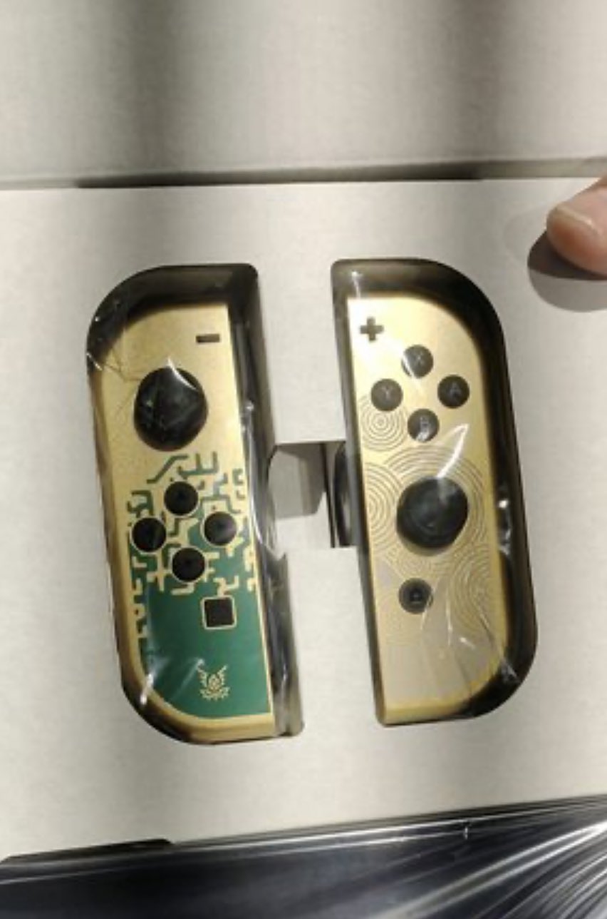 Joy-Con 也太美！《薩爾達傳說 王國之淚》Nintendo Switch（OLED 款式）特仕機實體照遭到洩漏！