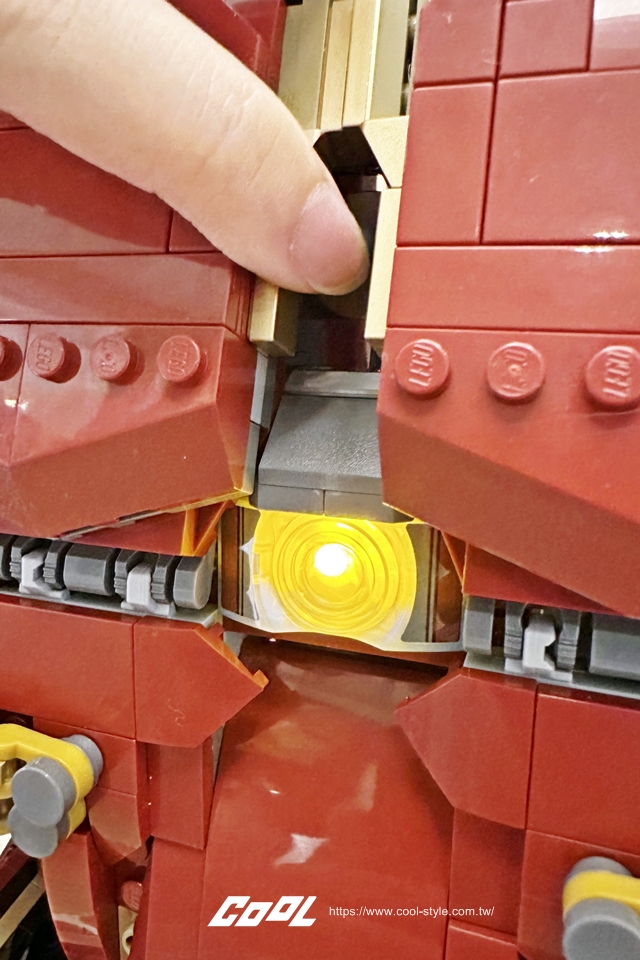 COOL開箱｜樂高歷來最高、最大、最應景的LEGO話題盒組一次到齊！10307艾菲爾鐵塔、76210浩克毀滅者、21337手足球