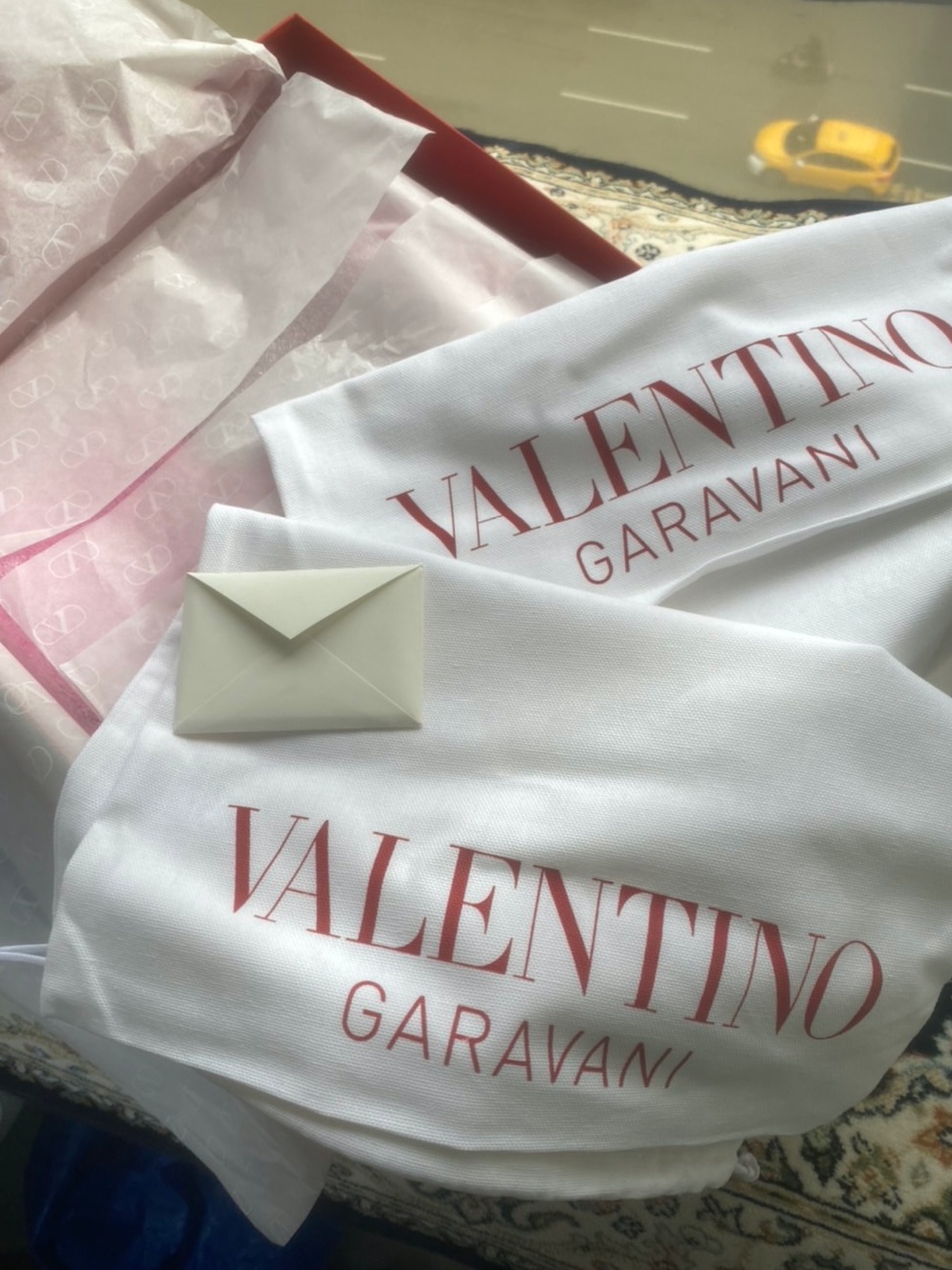 COOL開箱｜奢華與街頭間的絕佳平衡！近賞 Valentino Garavani One Stud XL 鞋款  堪稱藝術品等級！