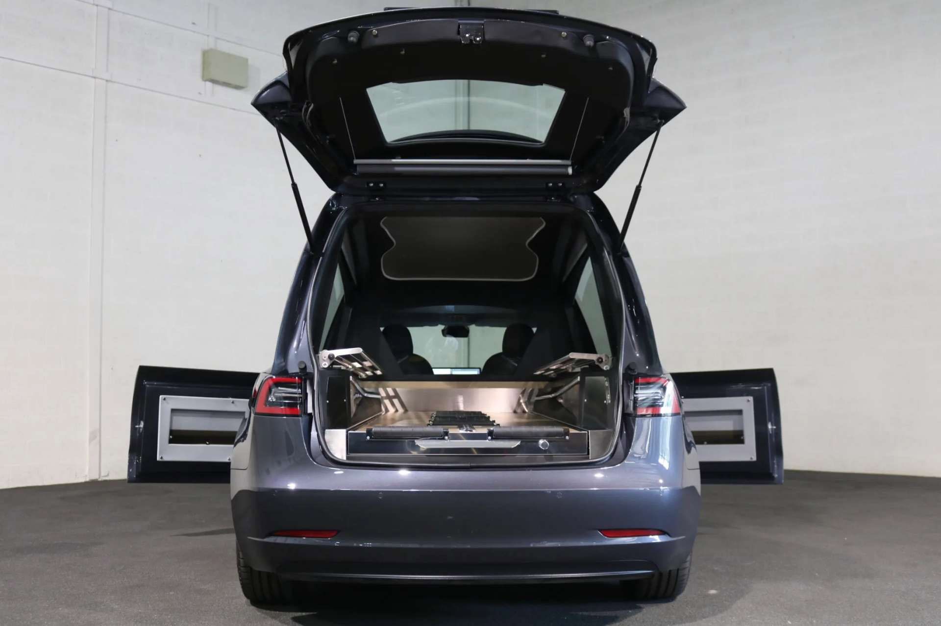 Derks Tesla Model 3 “Hearse 3”