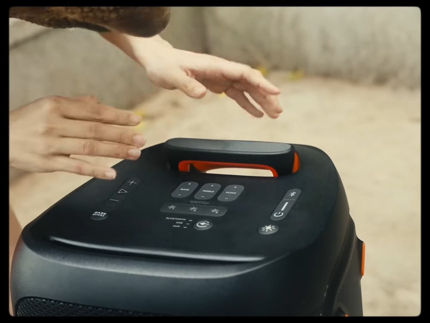 有了JBL PARTY BOX，就有派對！一起跟恐龍找到他們的快樂夥伴！Feat.恐龍的皮