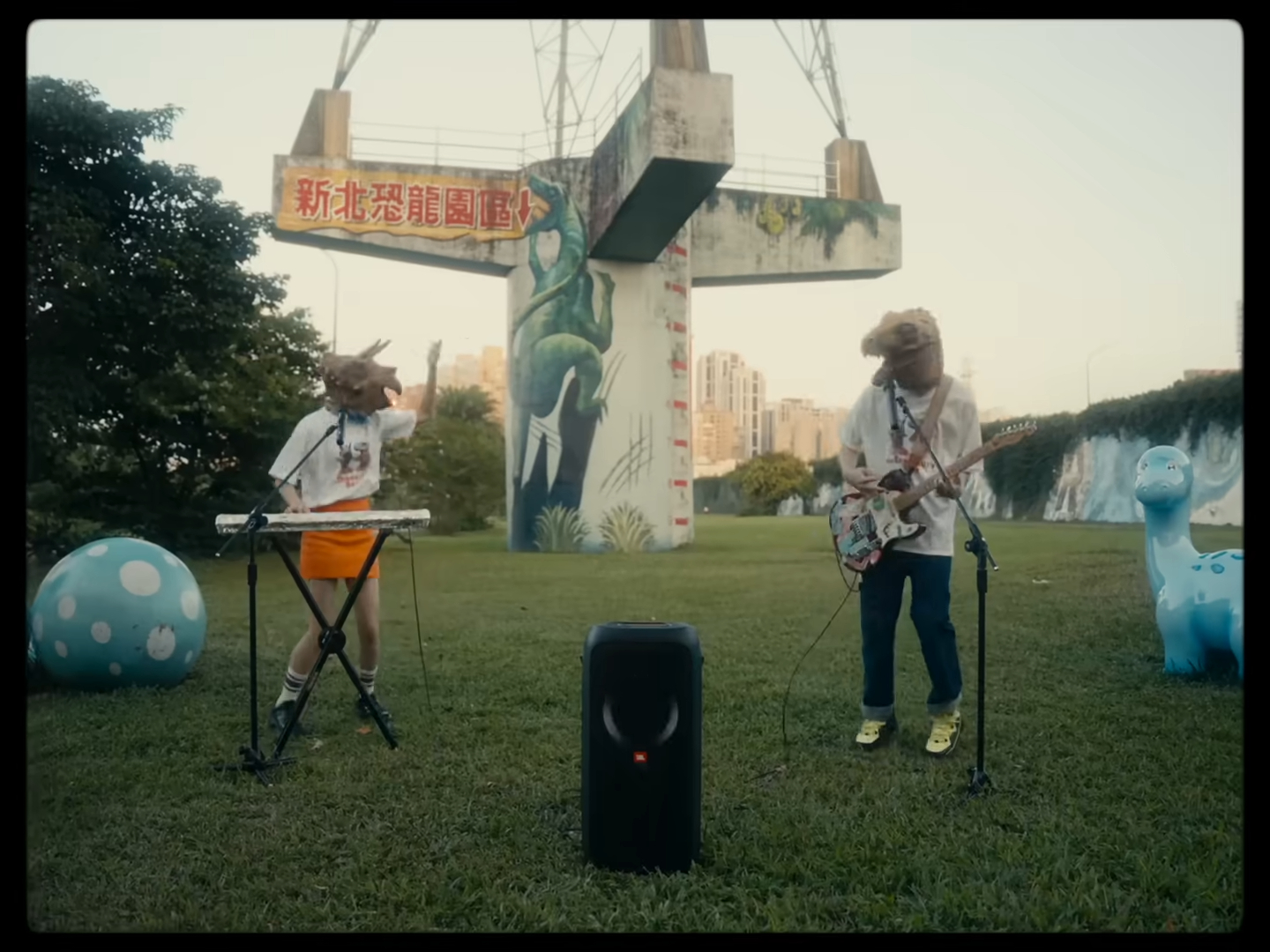 有了JBL PARTY BOX，就有派對！一起跟恐龍找到他們的快樂夥伴！Feat.恐龍的皮