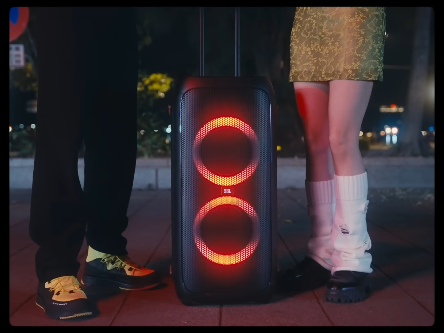 有了JBL PARTY BOX，就有派對！一起跟恐龍找到他們的快樂夥伴！Feat.恐龍的皮