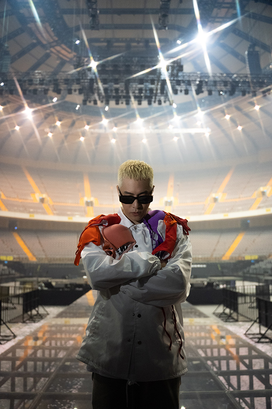 今年最發燒！周湯豪 人氣作品〈愛上你算我賤〉拿下 YouTube 2022「熱門音樂影片」第一位