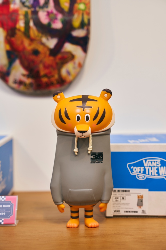 最狂跨界合作！VANS 攜手多位公仔藝術家、改裝廠於東區打造「 THE WAFFLE ROOM 」