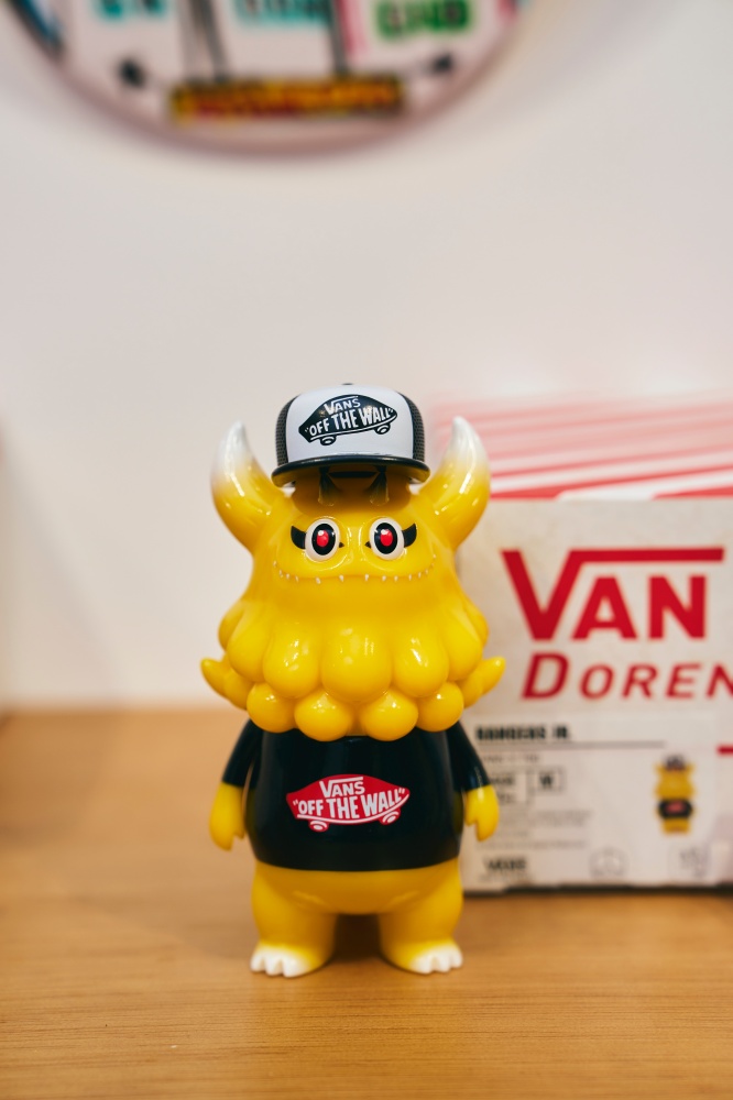 最狂跨界合作！VANS 攜手多位公仔藝術家、改裝廠於東區打造「 THE WAFFLE ROOM 」
