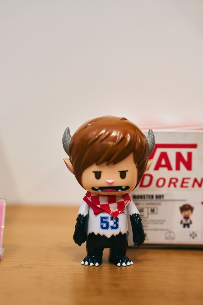 最狂跨界合作！VANS 攜手多位公仔藝術家、改裝廠於東區打造「 THE WAFFLE ROOM 」