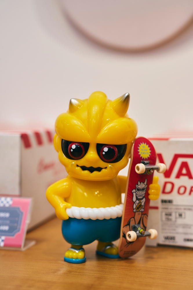 最狂跨界合作！VANS 攜手多位公仔藝術家、改裝廠於東區打造「 THE WAFFLE ROOM 」