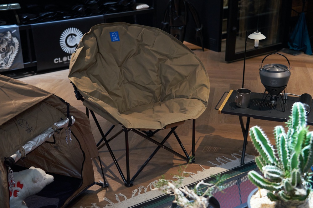 沙發等級的露營椅！日本露營風格品牌 WHOLE EARTH 登陸台北指標塊根店舖 CLOUDLESS LIFE