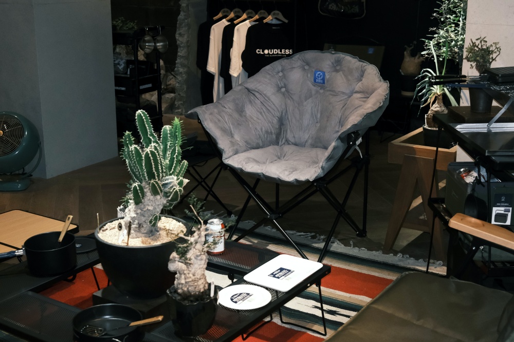沙發等級的露營椅！日本露營風格品牌 WHOLE EARTH 登陸台北指標塊根店舖 CLOUDLESS LIFE