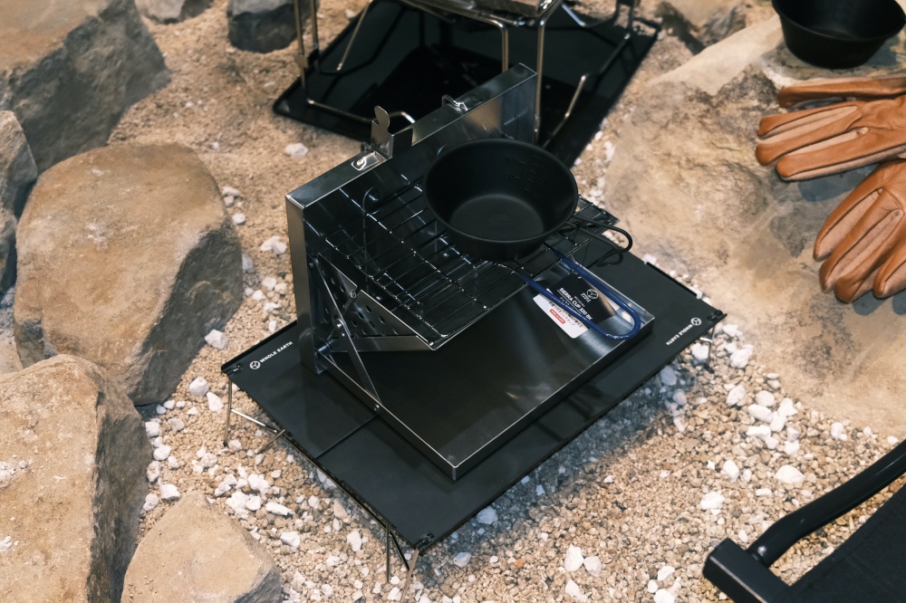 沙發等級的露營椅！日本露營風格品牌 WHOLE EARTH 登陸台北指標塊根店舖 CLOUDLESS LIFE