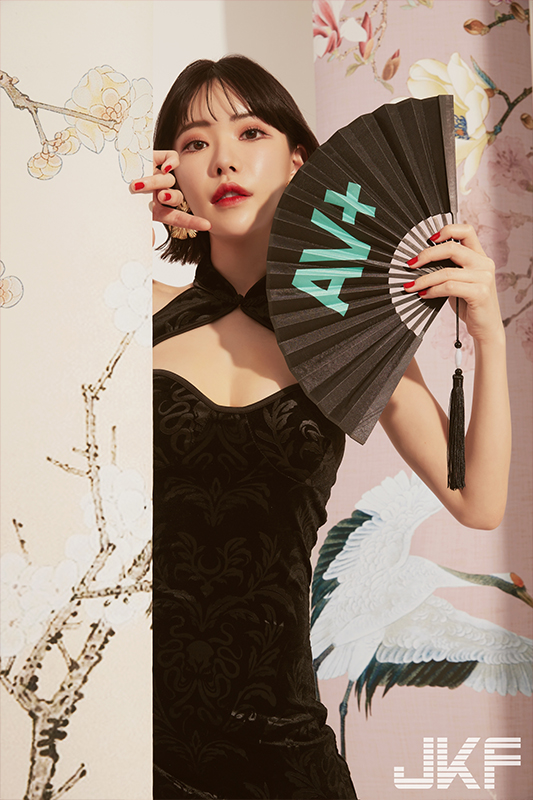 AV 巨星現身拜年！深田詠美 重磅擔綱 JKF 一月號封面人物