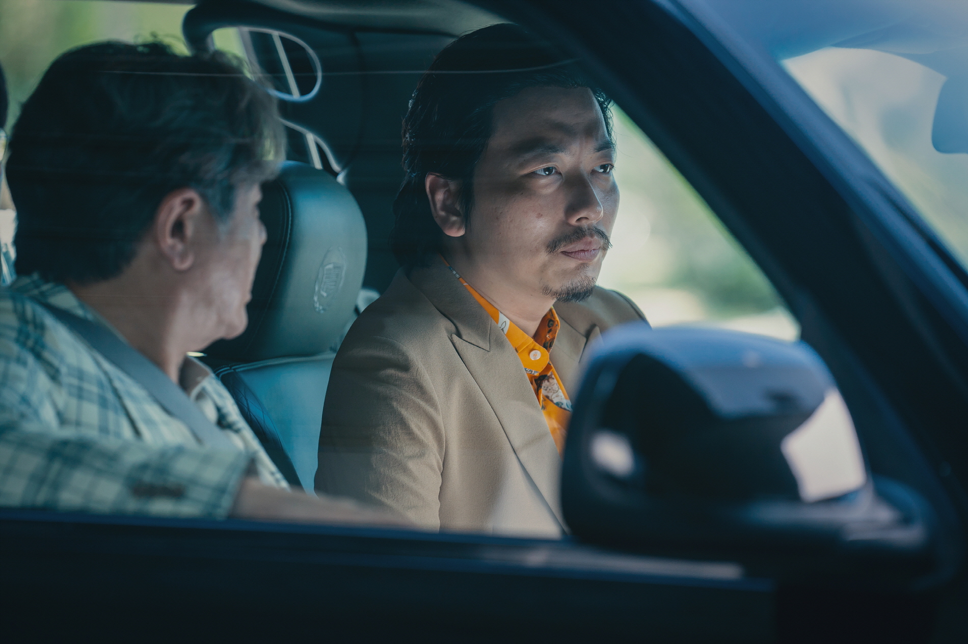 過年賭牌就看這部！Disney+ 原創犯罪劇情韓劇《地下菁英》帶來傳奇賭神的精彩故事，國寶級影帝崔岷植與韓劇男神孫錫久同台飆演技啦！