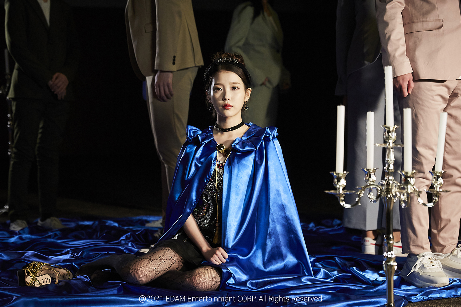 盤點 6 句 IU 治癒人心的自信金句：「生而為人，能照顧愛惜自己就好了。」從逆境中學會「愛自己」這道課題！