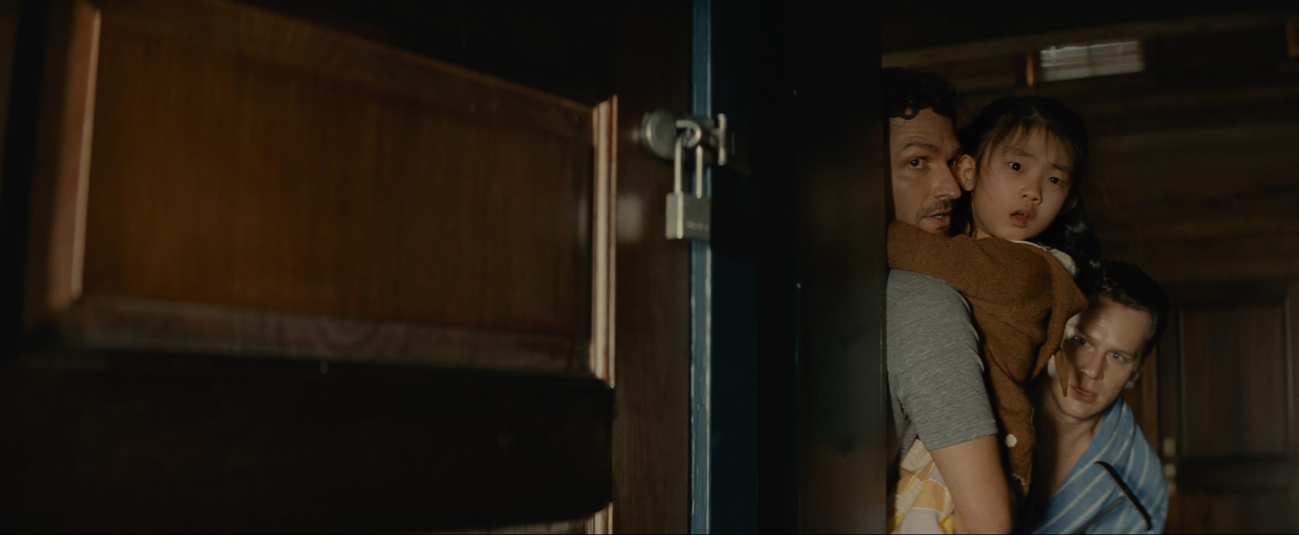 Dave Batista 表示 M. Night Shyamalan 執導全新驚悚電影《敲敲門》就像「一層一層惡夢」