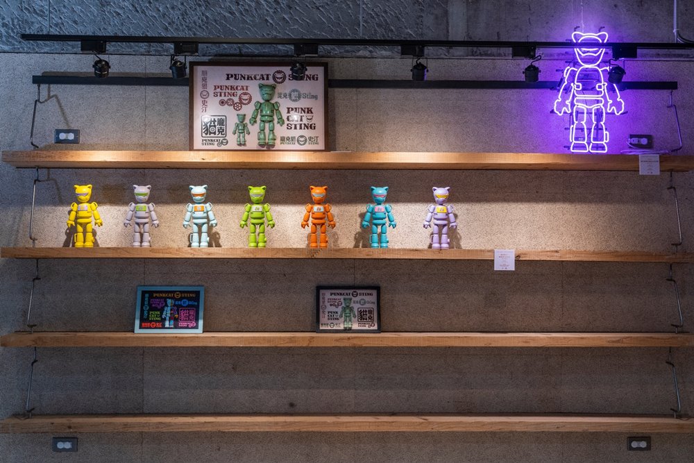 來自台灣的藝術潮玩！麥吉 machi machi X 方文山龐克貓聯名展限定登場，青花瓷、紅顏如霜特殊版來這就看得到！