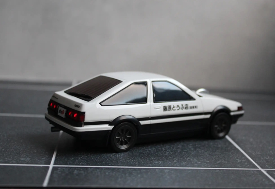 一手可以掌握的秋名山車神！《頭文字D》藤原拓海 Totota AE86 造型無線滑鼠發售