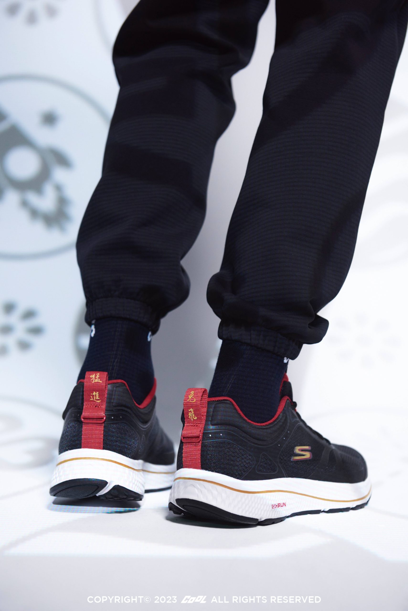 這樣的新春穿搭你有看過？顛覆既有套路X超強視覺衝擊！跟著SKECHERS一起「兔」飛猛進 最潮CNY由你走起！