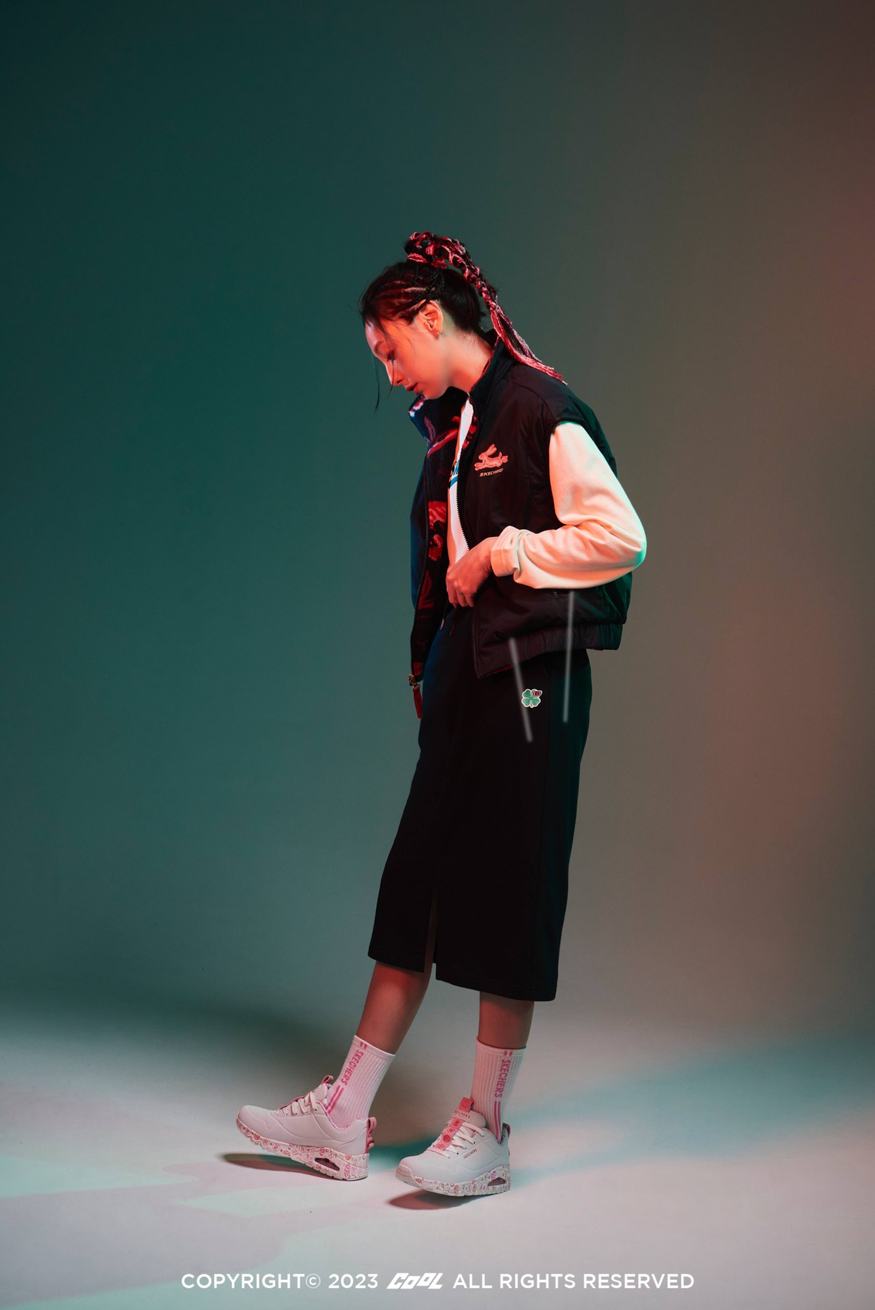 這樣的新春穿搭你有看過？顛覆既有套路X超強視覺衝擊！跟著SKECHERS一起「兔」飛猛進 最潮CNY由你走起！