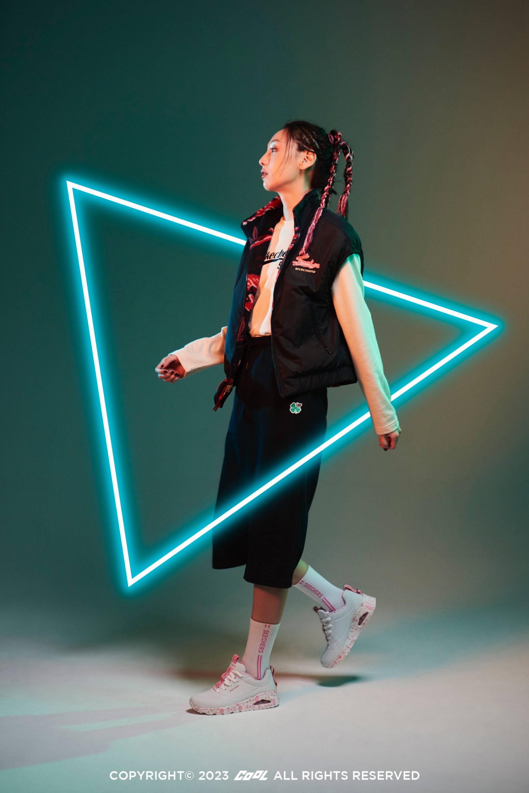 這樣的新春穿搭你有看過？顛覆既有套路X超強視覺衝擊！跟著SKECHERS一起「兔」飛猛進 最潮CNY由你走起！