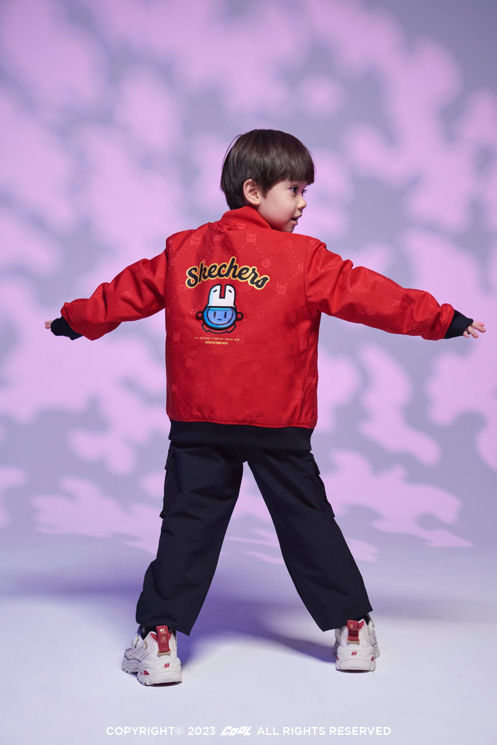 這樣的新春穿搭你有看過？顛覆既有套路X超強視覺衝擊！跟著SKECHERS一起「兔」飛猛進 最潮CNY由你走起！