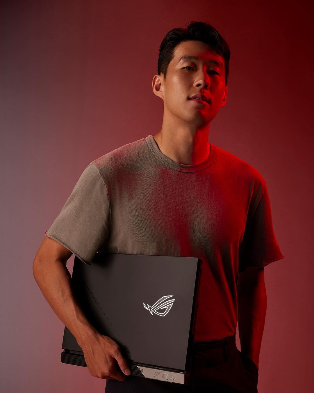 公佈 2022 韓國「最愛廣告明星」TOP 5！IU 僅拿下第四！天團BLACKPINK、BTS 防彈少年團竟都輸給「他」？！