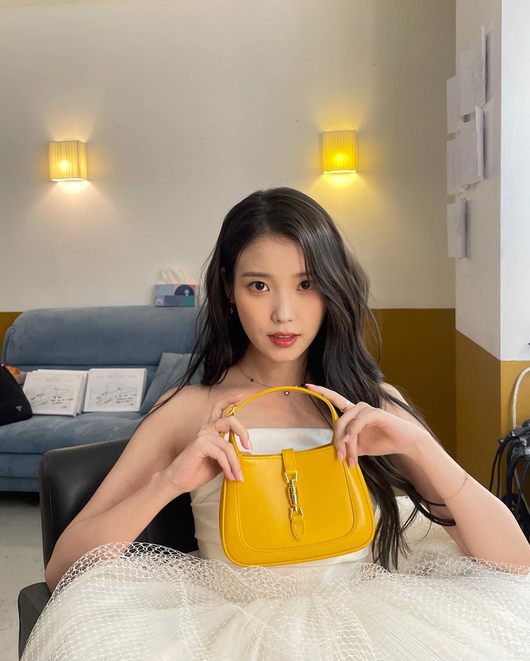 盤點 6 句 IU 治癒人心的自信金句：「生而為人，能照顧愛惜自己就好了。」從逆境中學會「愛自己」這道課題！