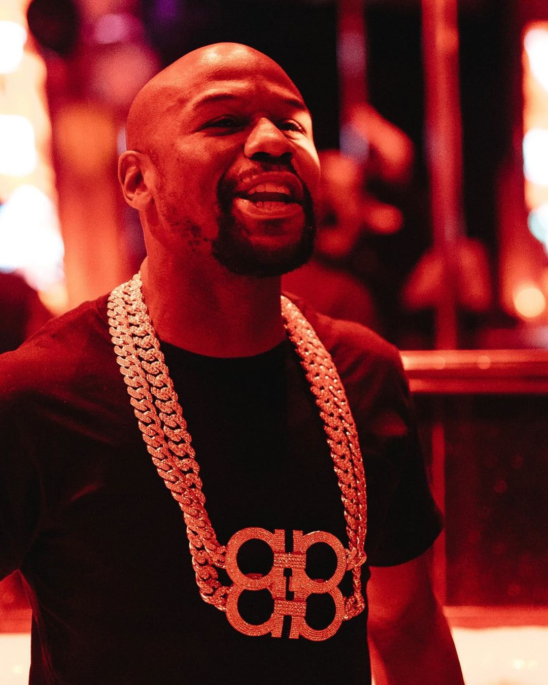 不出意外的話，就要出意外了！酸民在拳王面前嗆聲：我會把你 K.O.，網友直呼「根本小丑！」